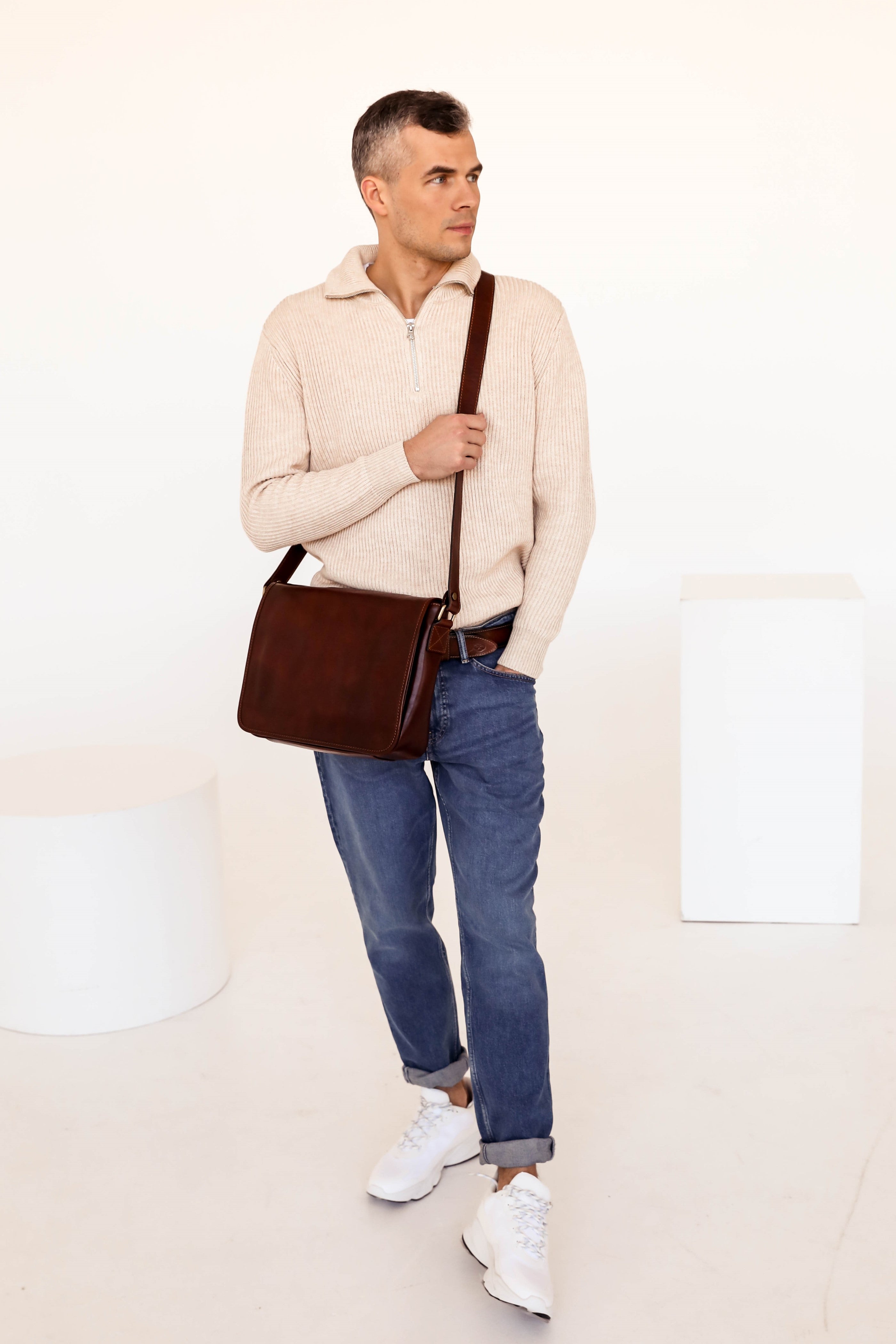 Leather Messenger Bag – The Stranger