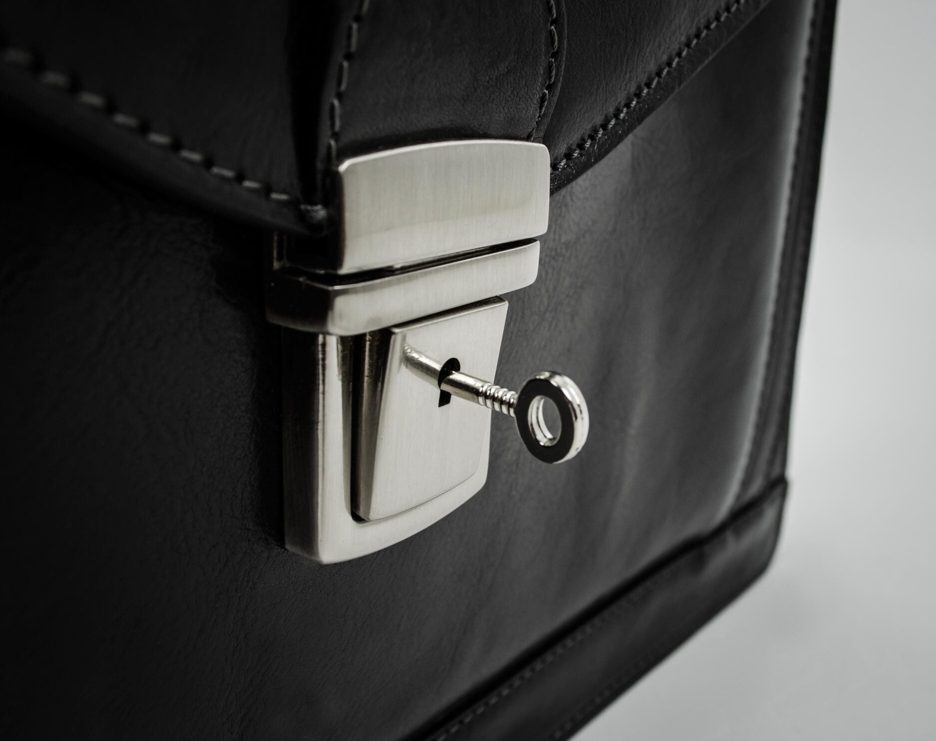 Classic Design Leather Briefcase - The Magus